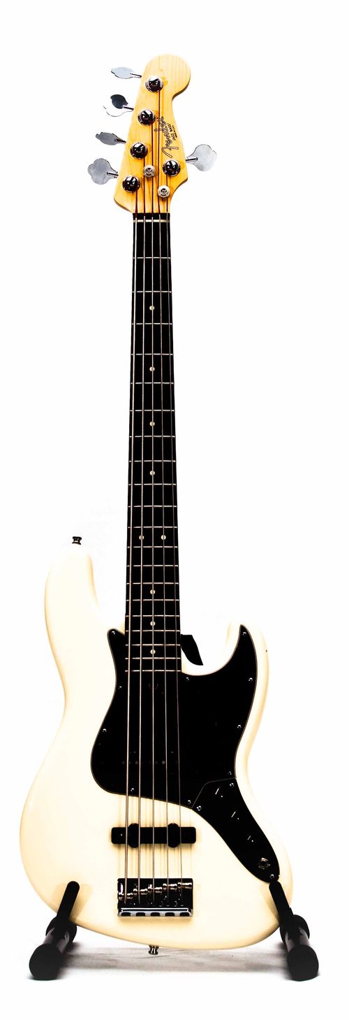 Vuokraa kitara - Fender Jazz Bass V