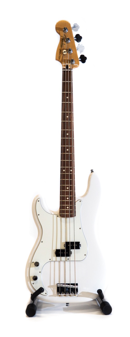 Vuokraa kitara - Fender Precision Bass Left Handed